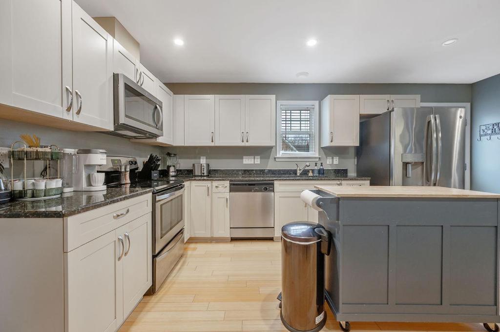 New Victorian Theme, 3Br, Lrg Backyard Close To Pnc Arena, Downtown, And Rdu Airport Raleigh Exterior photo
